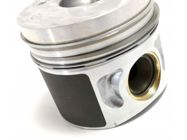 Píst 038107065HT   Audi A4 S4 B5 8D     