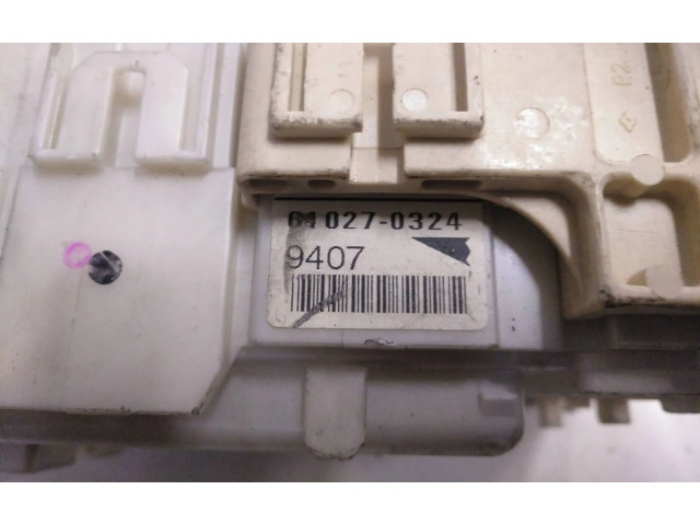   Pojistková skříňka 8273052700   Toyota Yaris 2005