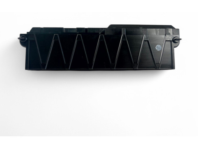  Pojistková skříňka 9210861   BMW 1 F40 2019