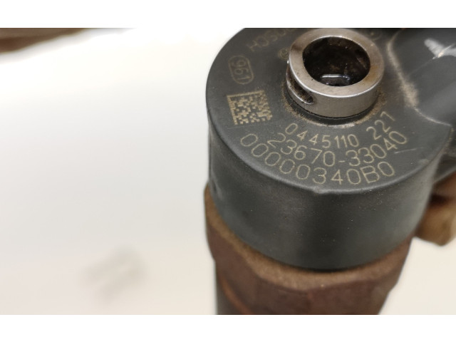 Vstřikovač 2367033040, 0445110227   Toyota Auris 150  pro naftový motor 1.4  