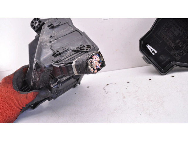 Блок предохранителей  8266252480   Toyota Verso-S    