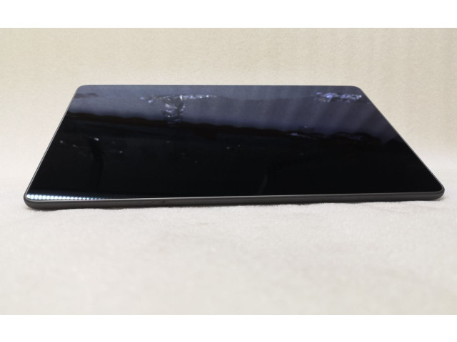 Дисплей    108954300J   Tesla Model 3