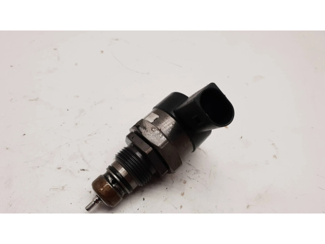 Vstřikovač 0281002949, 32921328   BMW 1 E82 E88  pro naftový motor 2.0 N47d20 
