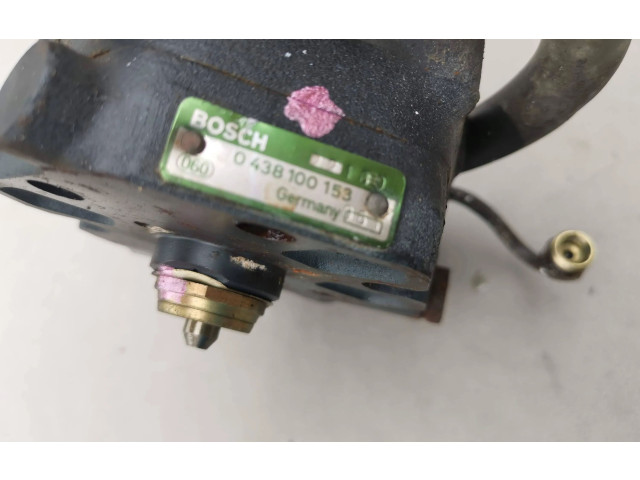 Vstřikovací lišta 0438100153   Audi 100 200 5000 C3  pro benzínový motor 2.2  