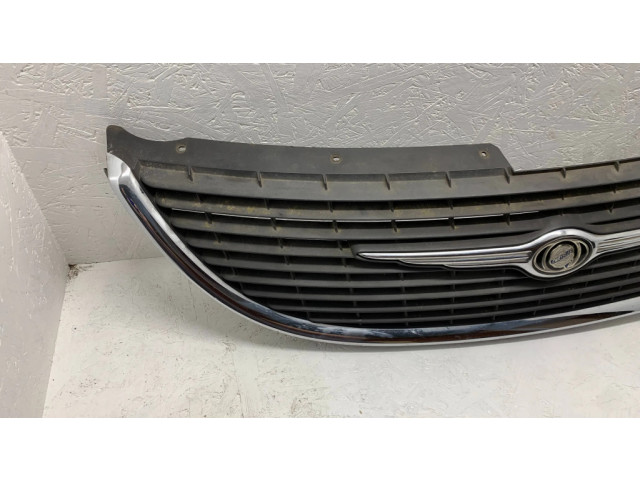 Передняя решётка Chrysler Grand Voyager IV 2001-2007 года 4857522aa      