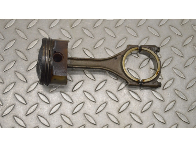 Píst 06EA   Audi A6 S6 C6 4F    AUK 