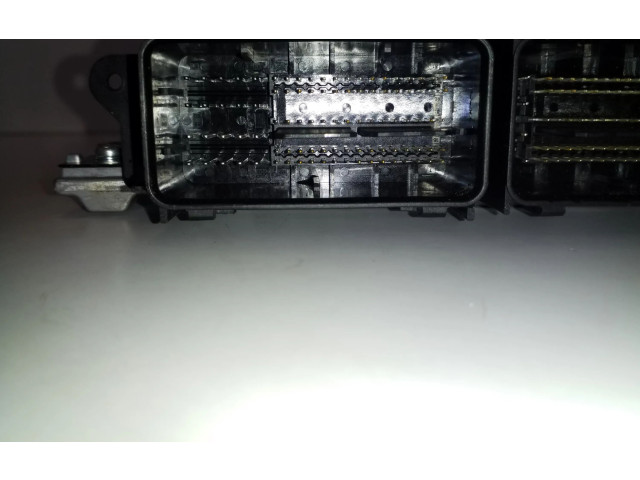 Блок управления двигателя 32253221   Volvo XC60