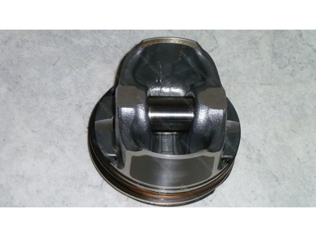 Píst 11257610295   BMW 1 E82 E88    N54T 