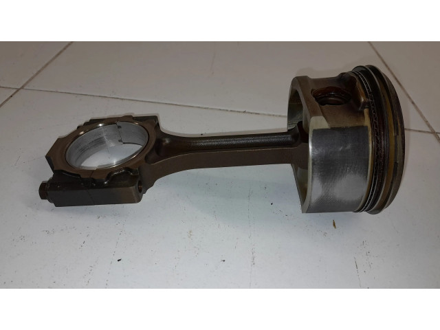 Píst 136264   Cadillac SRX  pro benzínový motor 4.6  