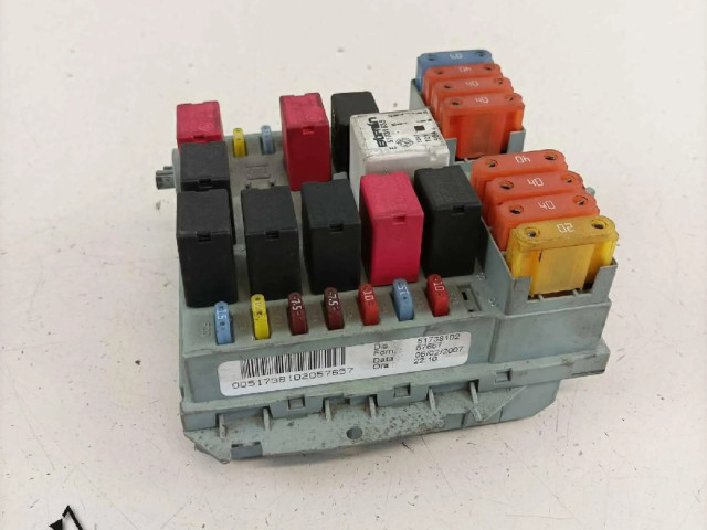 Блок предохранителей  51738102   Fiat Croma    