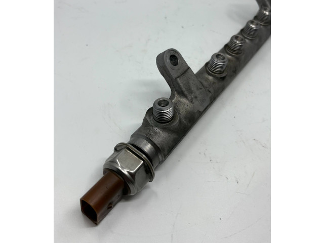 Топливная рампа 03L130089   Audi A3 S3 8P   для двигателя CBAB