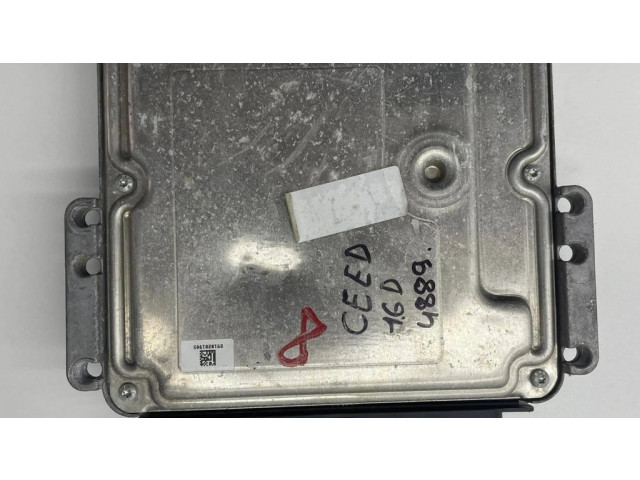Řídící jednotka 39140-2A925, 0281033002   KIA Ceed 2013