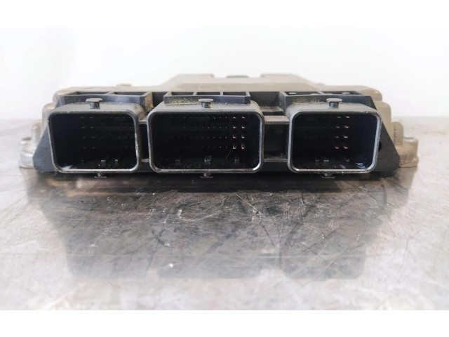 Блок управления двигателем ECU    8200527725   Renault Megane II