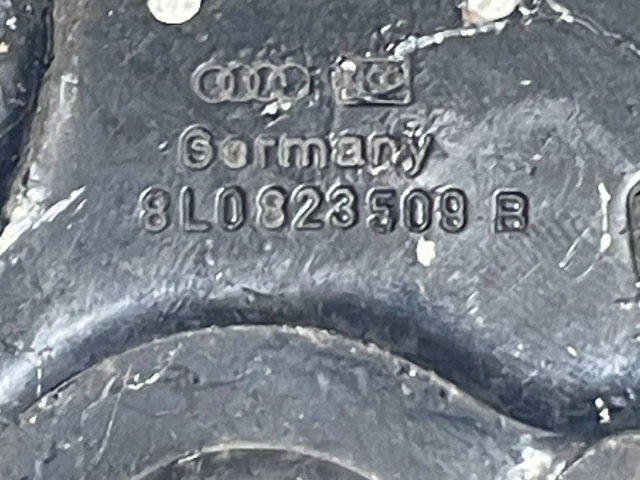 Замок капота 8L0823509B   Audi A3 S3 8L