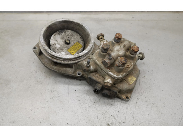 Vstřikovací lišta 0438121011, 026133353   Audi 80 90 B3     