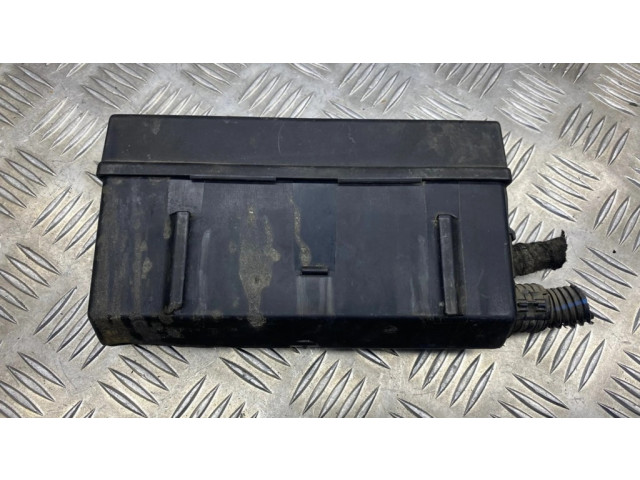   Pojistková skříňka 90504298   Opel Vectra B 1996