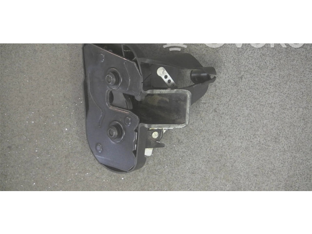 Замок багажника     Volkswagen Caddy 2004 - 2010 года