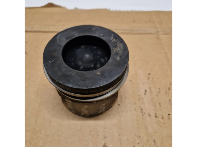 Píst 7812585   BMW 5 F10 F11  pro naftový motor 3.0 N57D30B Diesel straight 6