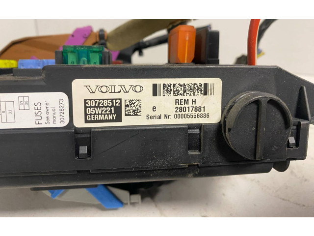   Pojistková skříňka 30728512, 05W221   Volvo S80 2005
