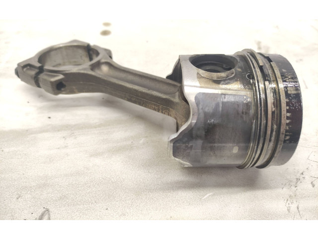  Поршень  7701476499, 7701476250  Renault Trafic II (X83)  
