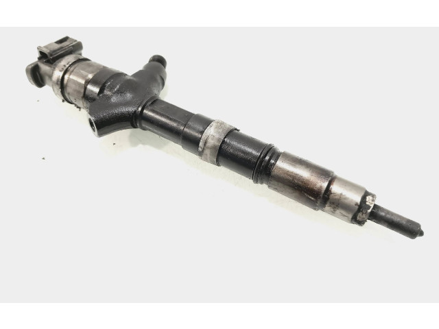 Vstřikovač 236700g010   Toyota Avensis T250     