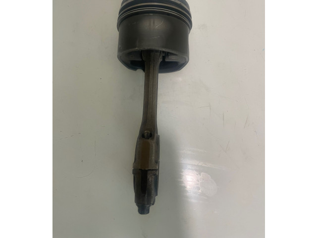  Поршень с шатуном M51D25_256T1 11252246629, 11252246630  BMW 5 E39  