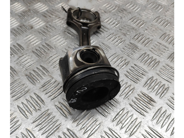 Píst 31339777, 31401216   Volvo V60     