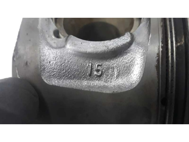 Píst 11257803033, 0840BB   BMW 7 E65 E66  pro naftový motor 2.0  