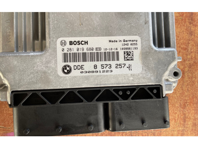 Pojistková skříňka Блок управления двигателя 8573257, 0281019680   BMW 3 F30 F35 F31 2013
