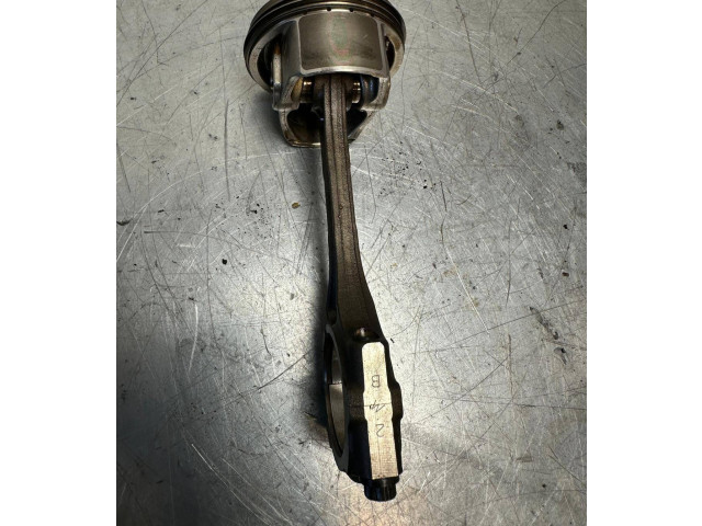  Поршень с шатуном 2ZR-FXE 131010T040  Toyota Prius (XW30)  