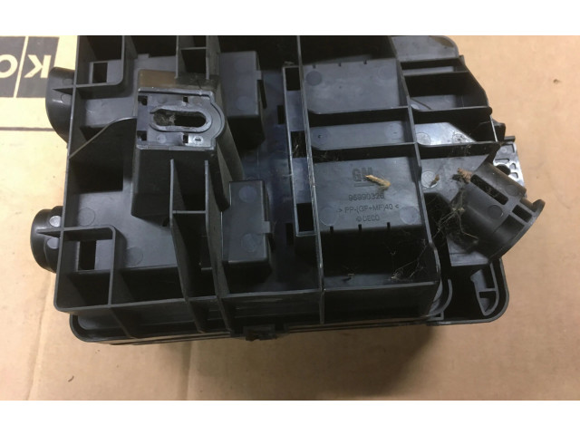   Pojistková skříňka 95092982   Chevrolet Aveo 2012