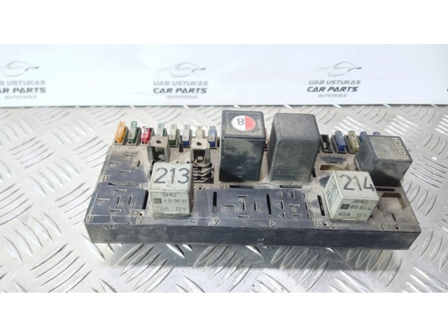 Блок предохранителей 443941822A   Audi 100 200 5000 C3    