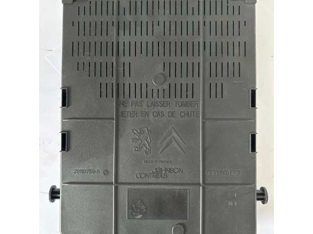 Блок предохранителей 966405908002, 281208364   Citroen C5    