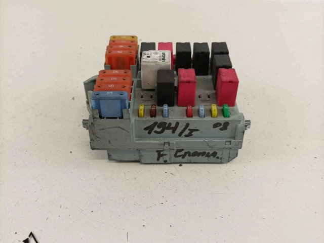 Блок предохранителей  51738102   Fiat Croma    