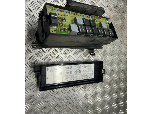   Pojistková skříňka    Land Rover Range Rover Sport L494 2015