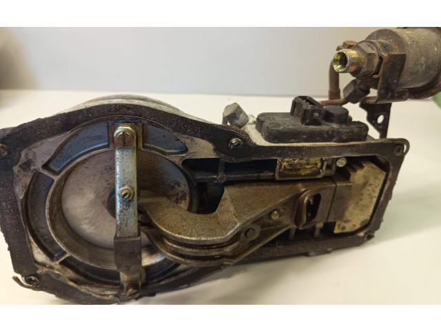 Vstřikovací lišta 026133353, 0438121011   Audi 80 90 B3     