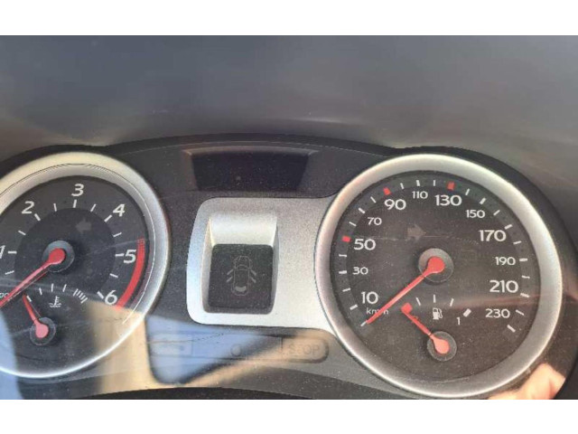 Přístrojová deska  Renault Clio III 2007 8200582705H  