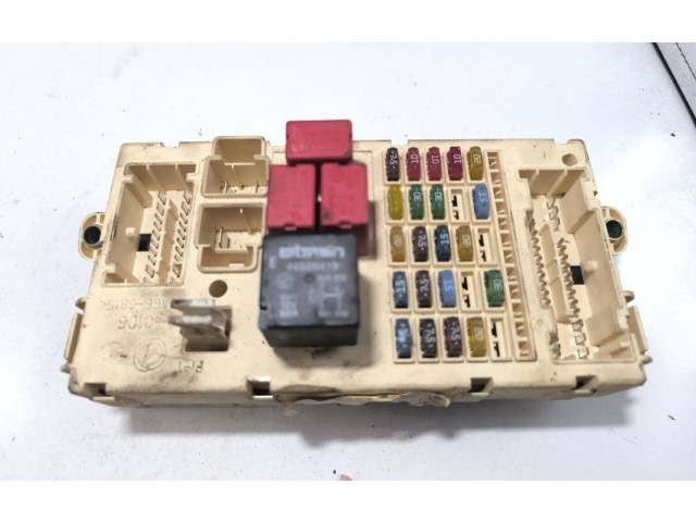 Блок предохранителей 51711819   Fiat Stilo 2003