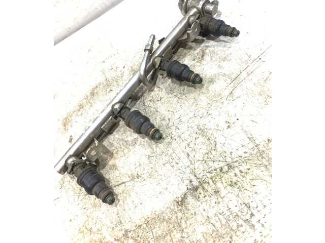 Vstřikovací lišta 058133681   Audi A6 S6 C5 4B     