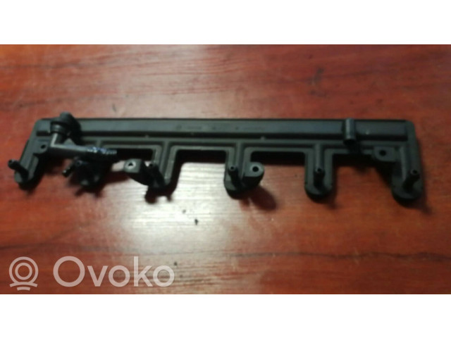 Vstřikovací lišta 1440318   BMW 3 E46  pro benzínový motor 2.5  