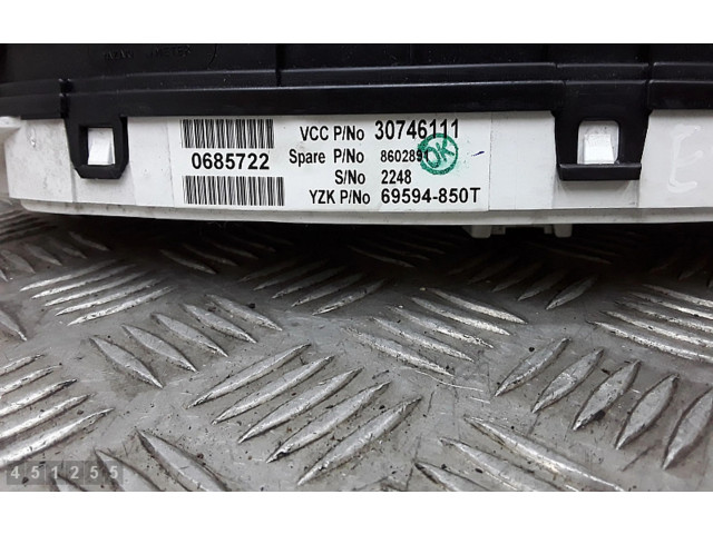 Přístrojová deska  Volvo XC90 2009 30746111  