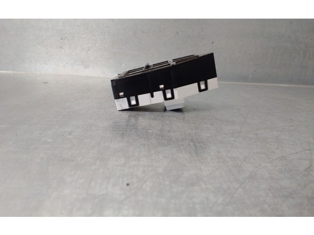 Дисплей    8391002200   Toyota Auris E180