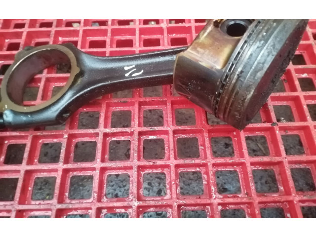 Píst A2710300220, A2710300620   Mercedes-Benz C W203    271.940 