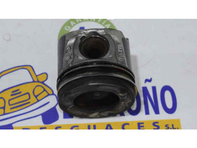 Píst 7701479102   Renault Trafic I  pro naftový motor 2.0  