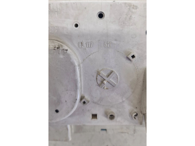 Přístrojová deska  Volkswagen PASSAT B3 1993 81117621  