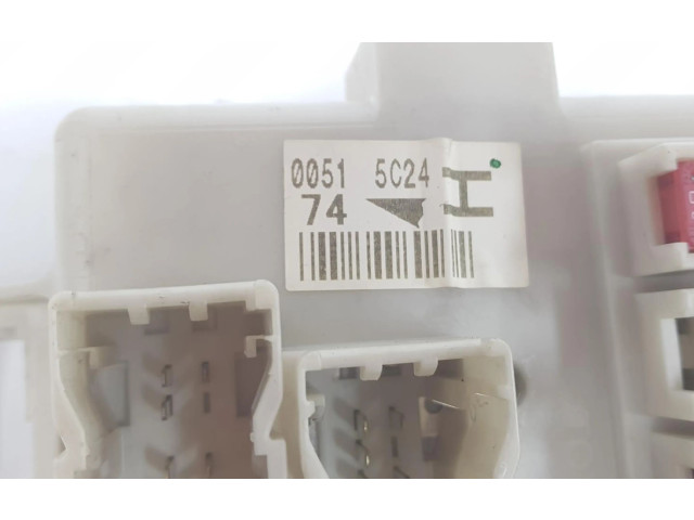   Pojistková skříňka 8273060080, 8273060080   Toyota Land Cruiser (J120) 2005