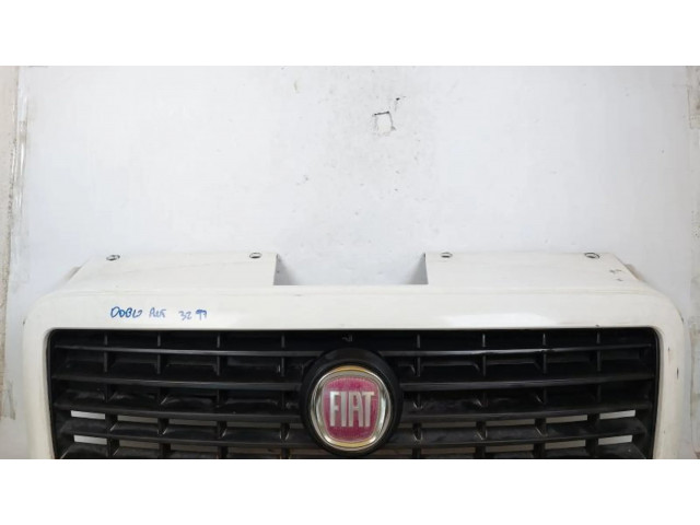 Передняя решётка Fiat Doblo 2000-2009 года 735395576      