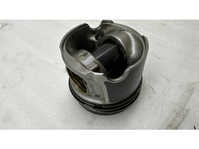 Píst    BMW 3 G20 G21  pro naftový motor 2.0  