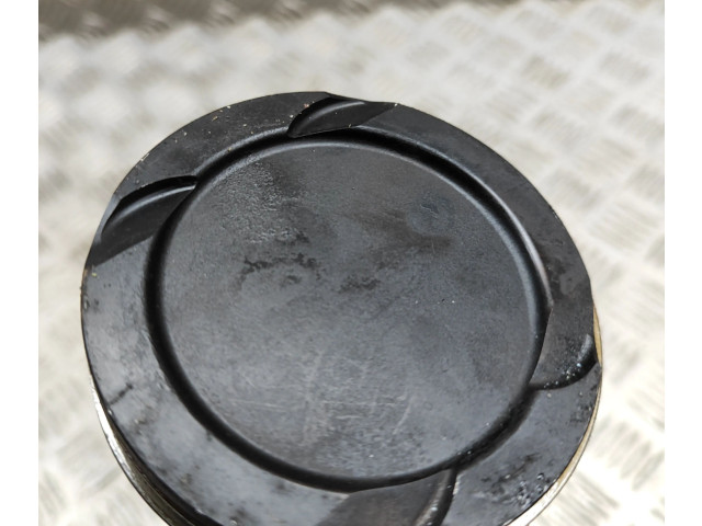 Píst 32213692, 31401957   Volvo XC40     