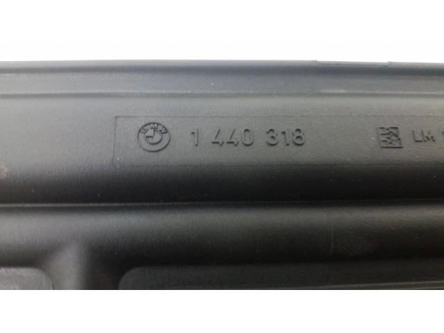 Vstřikovací lišta 1440318   BMW 3 E46  pro benzínový motor 2.2 M54 